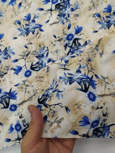 پارچه نخی به پارچه های نازکی که با الیاف پنبه ای بافته شده اند گفته می شود